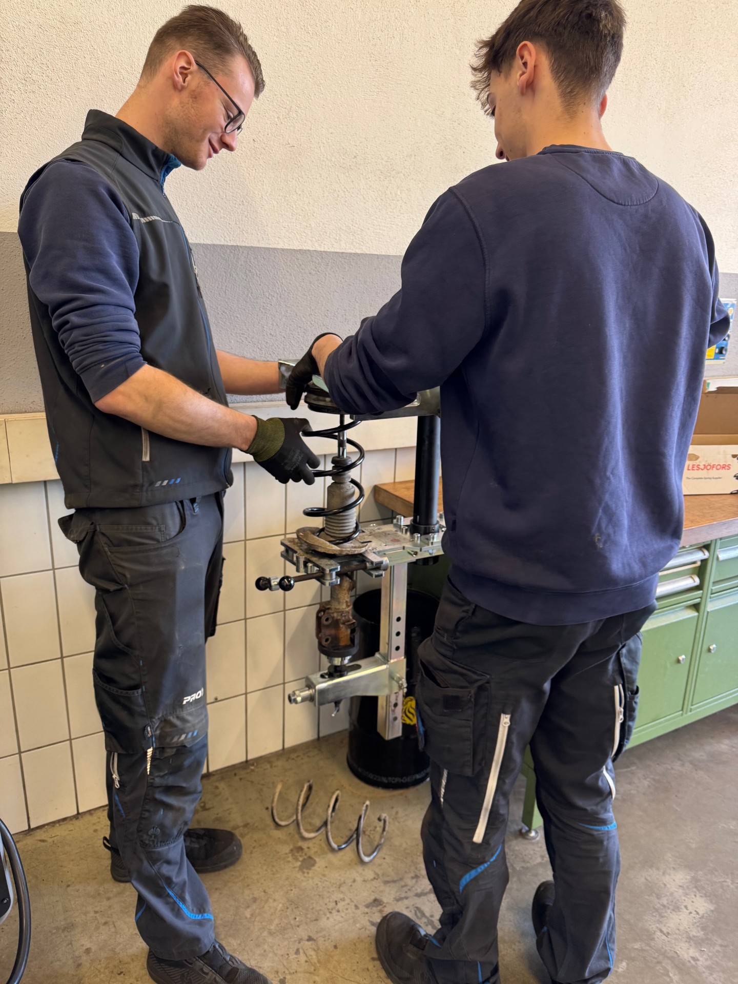 Einblick in die KFZ-Werkstatt Attila Nagy Rommelsried